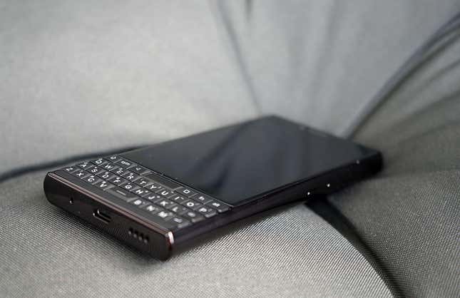 Imagen para el artículo titulado Unihertz Titan Slim: una BlackBerry Android sencilla y barata reservada para nostálgicos del teclado físico