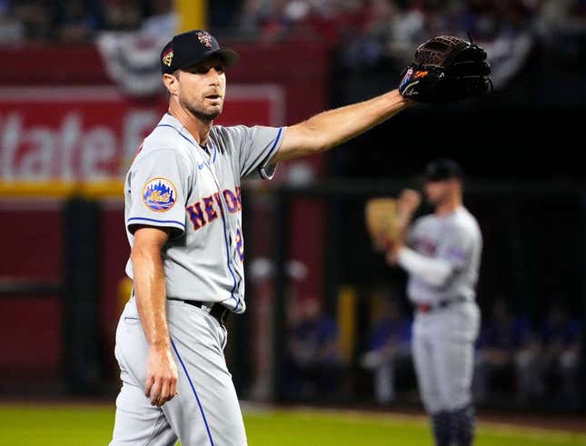 New York Mets starting pitcher Max Scherzer (21) reacts after giving up a home run to Arizona Diamondbacks Corbin Carroll (7) in the first inning at Chase Field in Phoenix on July 4, 2023.