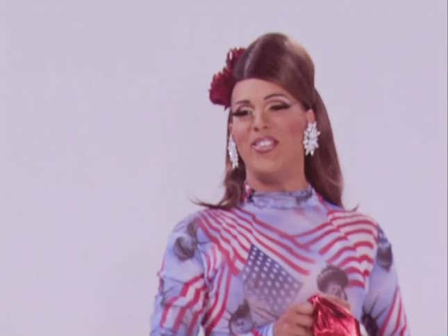 Johnny Weir Gets Kissed On <em>RuPaul's Drag Race</em>