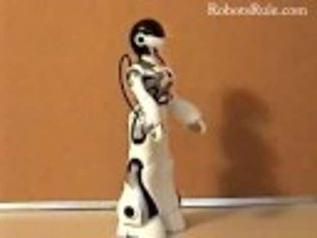 WowWee Femisapien Fembot Gets Thorough, Semi-Naughty Video Shakedown