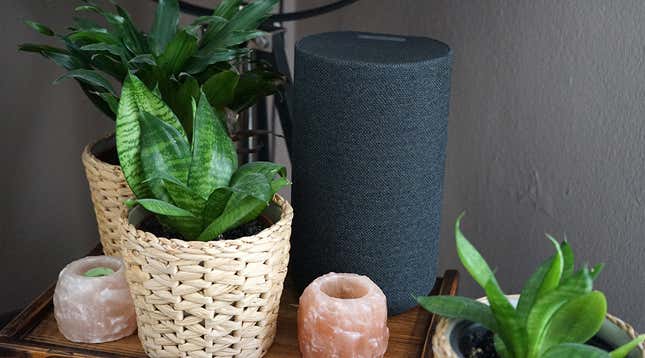 Uno de los altavoces traseros inalámbricos Sony SA-RS5