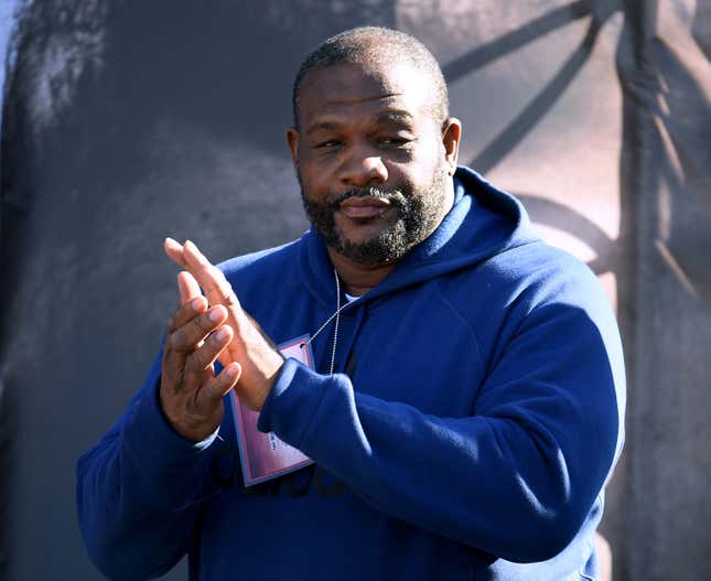 Image for article titled Eager to Cash In on the Celebrity Boxing Craze, Riddick Bowe Is Ready to Embarrass Our Ancestors Next