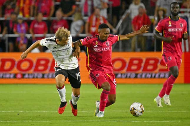 Aug 30, 2023; St. Louis, Missouri, USA; FC Dallas midfielder Paxton Pomykal (19) battles for the ball against St. Louis CITY SC midfielder Njabulo Blom (6) during the first half at CITYPARK.