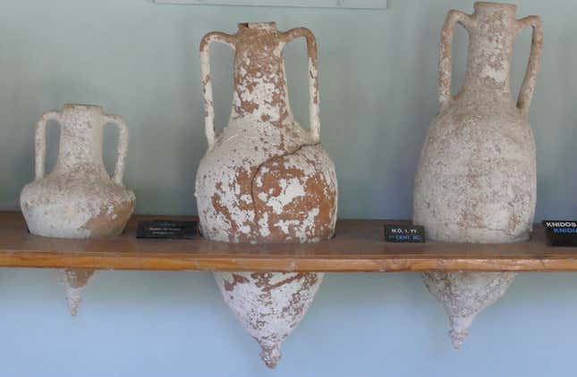 Imagen para el artículo titulado Unos frascos recuperados del océano revelan los secretos del vino romano