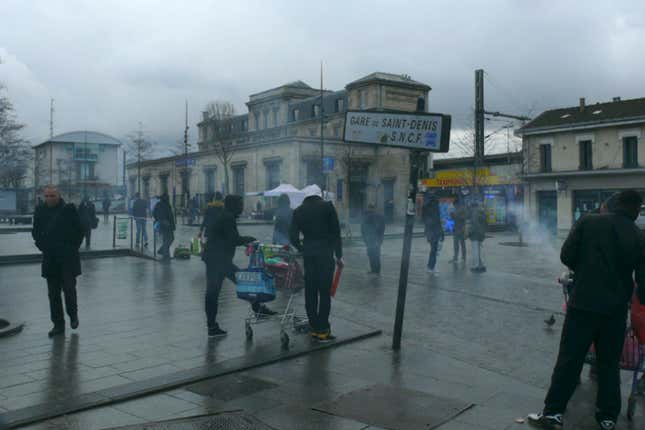 In front of the train station, Seine-Saint-Denis. (Lucile Roger Durieux)