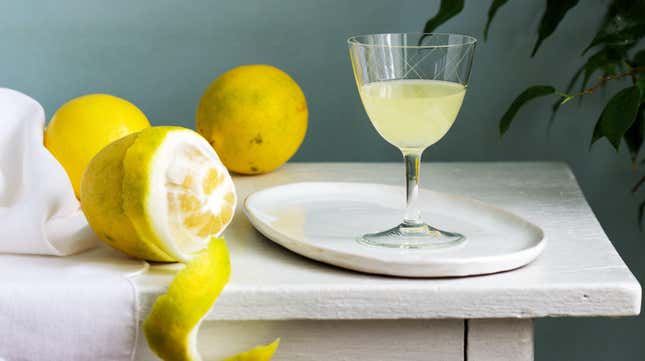 Image for article titled The Two Best Ways to Make Limoncello at Home