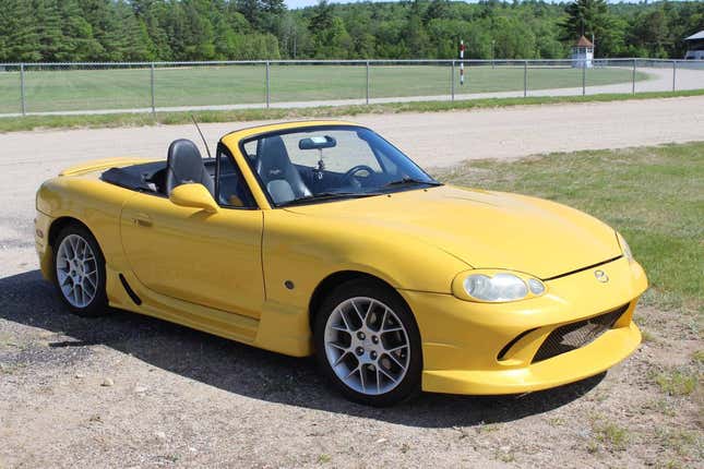 Image for article titled At $7,799, Is This 2002 Mazda Miata SE A Limited Edition With Limitless Appeal?