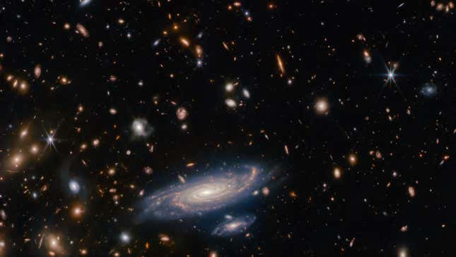 Imagen para el artículo titulado El Telescopio Webb captura centenares de galaxias en su última e impresionante imagen