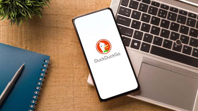 Imagen para el artículo titulado Deberías probar la nueva protección contra App Trackers de DuckDuckGo en Android