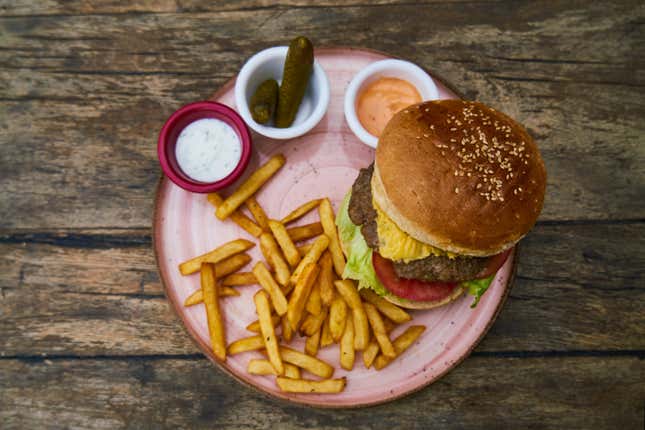 Imagen para el artículo titulado Esto es lo que le pasa a tu organismo si abusas de los alimentos procesados durante 30 días
