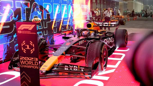 Championnat du monde de Formule 1, Grand Prix du Qatar : course de sprint Max Verstappen des Pays-Bas de l'équipe Oracle Red Bull devient pour la troisième fois champion du monde de Formule 1.
