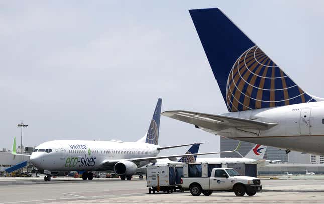 A United Airlines Boeing 737-900ER (L), billed as a 'flight for the planet', arrives at Los Angeles International Airport (LAX) on 'World Environment Day' on June 5, 2019 in Los Angeles, California. 