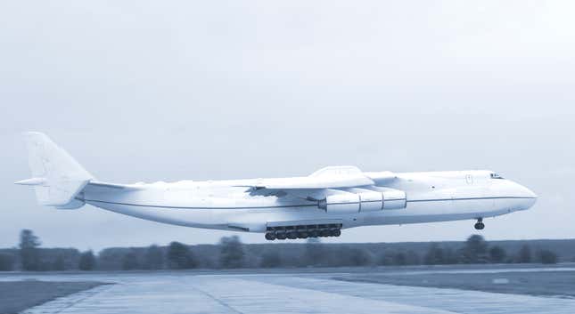 Image for article titled The Enormous Antonov An-225 Mriya Flies Again in Microsoft Flight Simulator