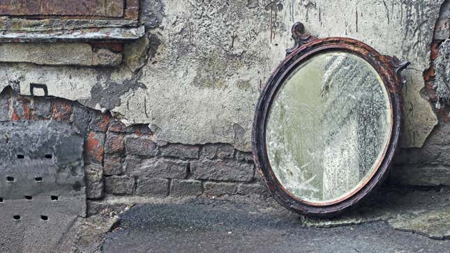 Image for article titled How to Make a Cheap Mirror Look Like a Pricey Antique