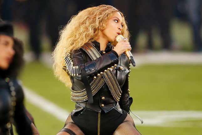 Super Bowl's Hollywood Moment Outshines N.F.L.'s Problems - The