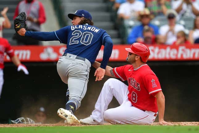 Angels split doubleheader against Jays