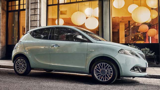 Image for article titled The Lancia Ypsilon&#39;s New Green Is a Good Green