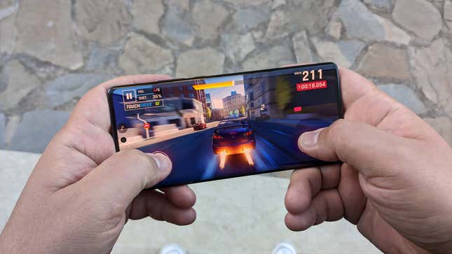 Imagen para el artículo titulado Análisis del Motorola Edge 30 Ultra: endiabladamente rápido