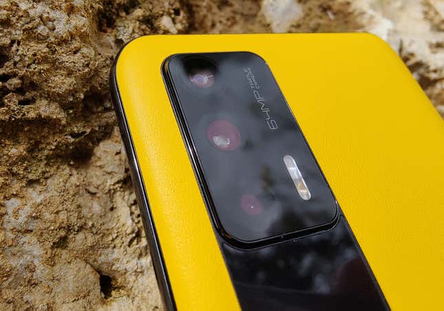 Imagen para el artículo titulado El Realme GT es un móvil elegante y asequible que hace honor a su apelativo de Flagship Killer