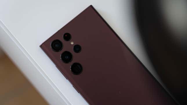 Imagen para el artículo titulado Galaxy S22 Ultra, análisis: Samsung revive el Note y lanza el teléfono definitivo