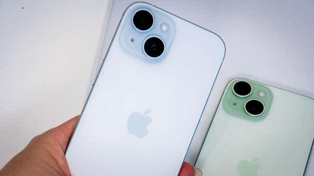 Imagen para el artículo titulado Práctica: el iPhone 15 de Apple finalmente se siente como una actualización