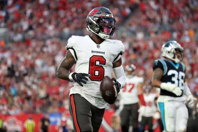Jan 9, 2022; Tampa, Florida, USA; Tampa Bay Buccaneers running back Le&#39;Veon Bell (6) runs the ball in for a touchdown  against the Carolina Panthers during the first half at Raymond James Stadium.