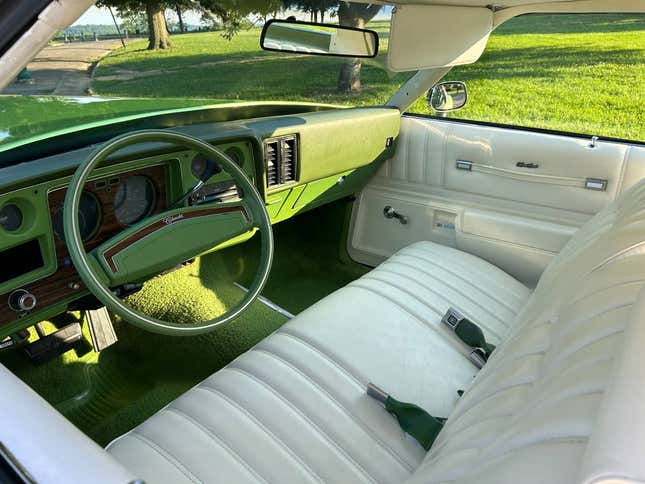 Image for article titled At $18,000, Is This 1976 Custom Cloud The ‘Full Monte?’