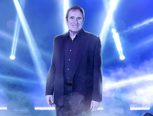 Image for article titled Super Bowl Crowd Erupts In Applause As Rihanna Brings Out Richard Kind