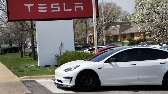 Image for article titled Tesla Is Trying To Move Old Product: Report