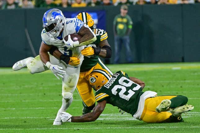 David Montgomery helps Lions top Packers, move into first in NFC North