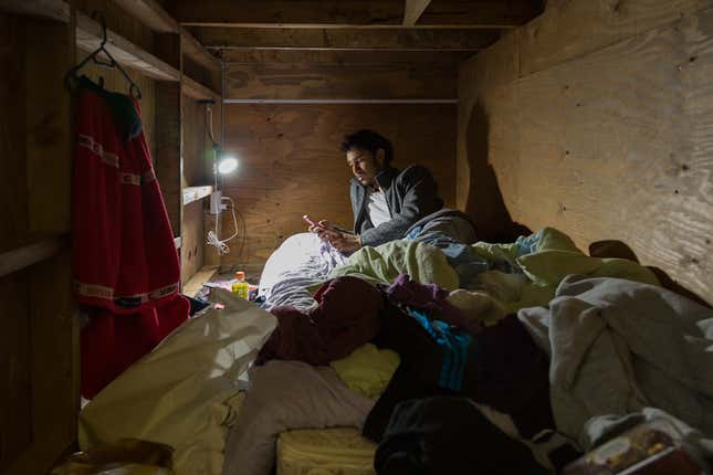 Image for article titled Photos: Tokyo travelers get comfortable in the tiniest of spaces