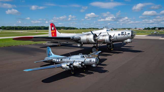 Image for article titled A Pilot Spent 17 Years And 40,000 Hours Building A 1:3 Scale B-17 Flying Fortress