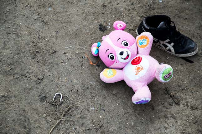 An abandoned teddybear.