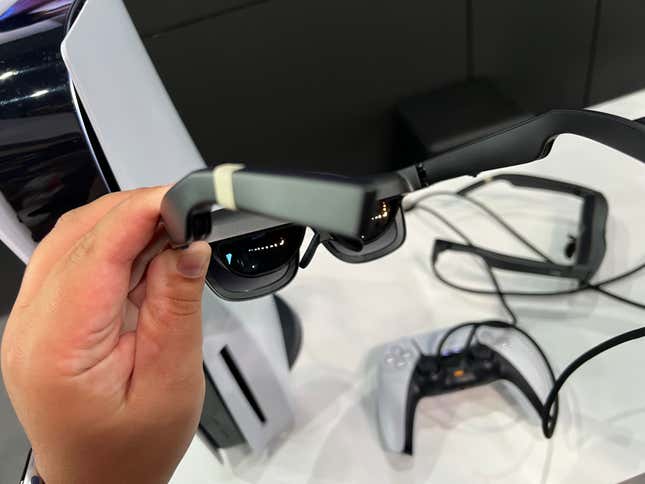 Imagen para el artículo titulado TCL NXTWEAR S: unas sencillas gafas inteligentes que asombran por su calidad de imagen