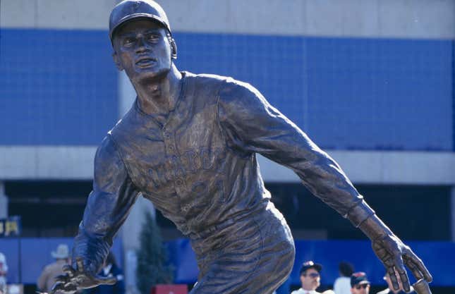 MLB gets it right with Roberto Clemente No. 21 jersey policy