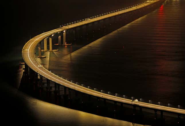 A close-up of a bend in the bridge, seen from Hong Kong.