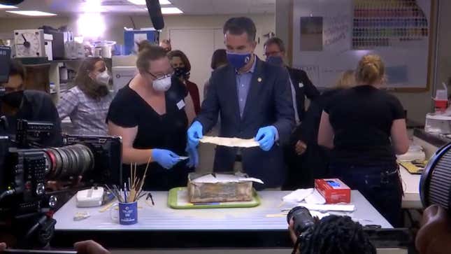 Image for article titled 135-Year-Old Robert E. Lee Time Capsule a Huge, Soggy Let-Down
