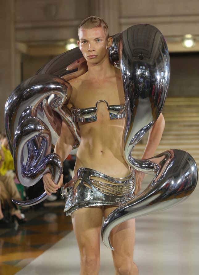 Image for article titled London Fashion Week 2022: The Designers Are Not OK