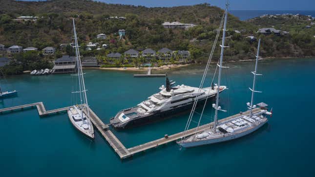 Image for article titled Abandoned Superyacht Is Still Burning $2,000 A Day In Just Fuel Costs