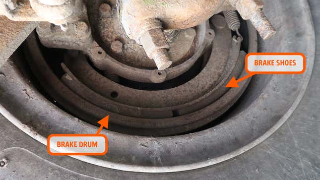 Image for article titled Here's What Those Big 'Bulbs' On Semi Trucks Are