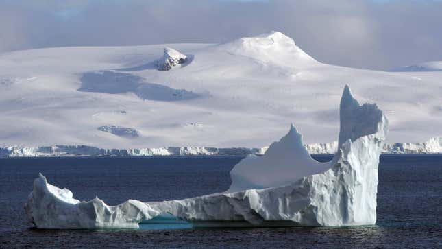 Image for article titled Antarctica Is in Trouble