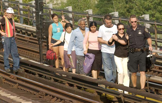 Image for article titled What New York looked like without electricity in 2003