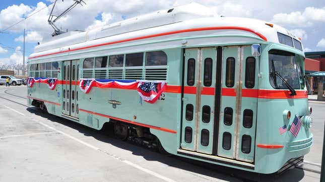 Image for article titled Public Transportation On The Mexican Border Peaked Halfway Through The 20th Century
