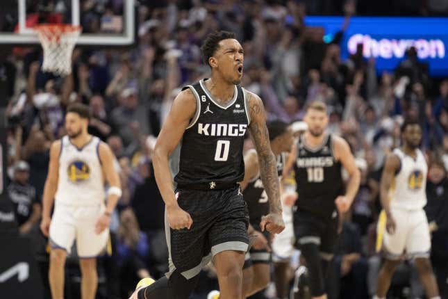 De'Aaron Fox lifts Kings past Warriors for 2-0 series lead