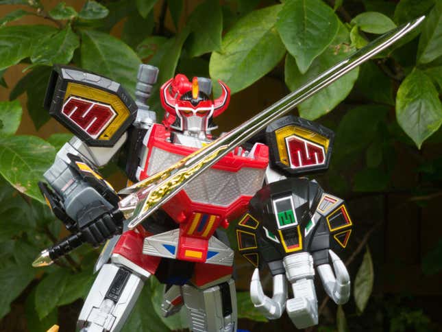 Image for article titled Hasbro&#39;s New Take on the Power Rangers Megazord Is Big, Bulky, and Mostly Brilliant