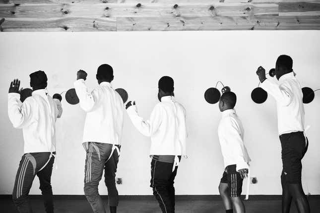 Image for article titled Photos: For Senegal’s jailed minors and street kids, fencing is more than just a sport