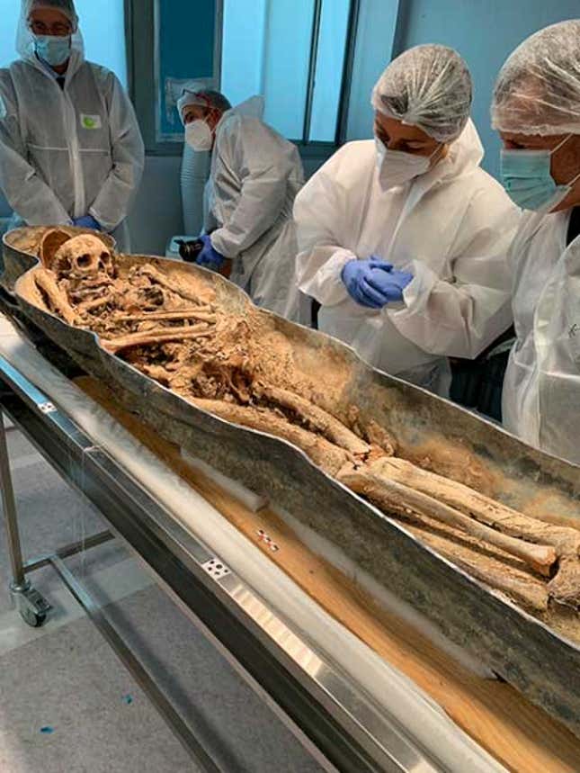Imagen para el artículo titulado Han abierto las tumbas encontradas bajo la catedral Notre Dame