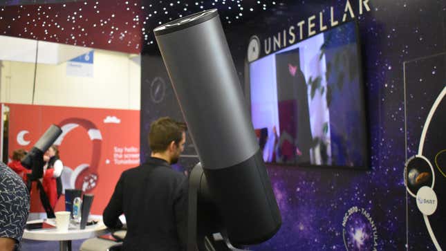A eQuinox 2 telescope in front of a Unistellar booth