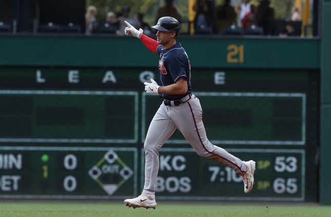 Aug 10, 2023; Pittsburgh, Pennsylvania, USA; Atlanta Braves first baseman Matt Olson (28) gestures as he circles the bases on a solo home run against the Pittsburgh Pirates during the third inning at PNC Park.