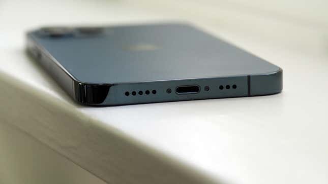 Imagen para el artículo titulado Apple prueba ya el primer iPhone con puerto USB-C en vez de Lightning